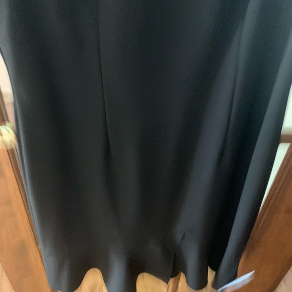 NWT black crepe tarhari dress with ruffle bottom - Picture 2 of 5